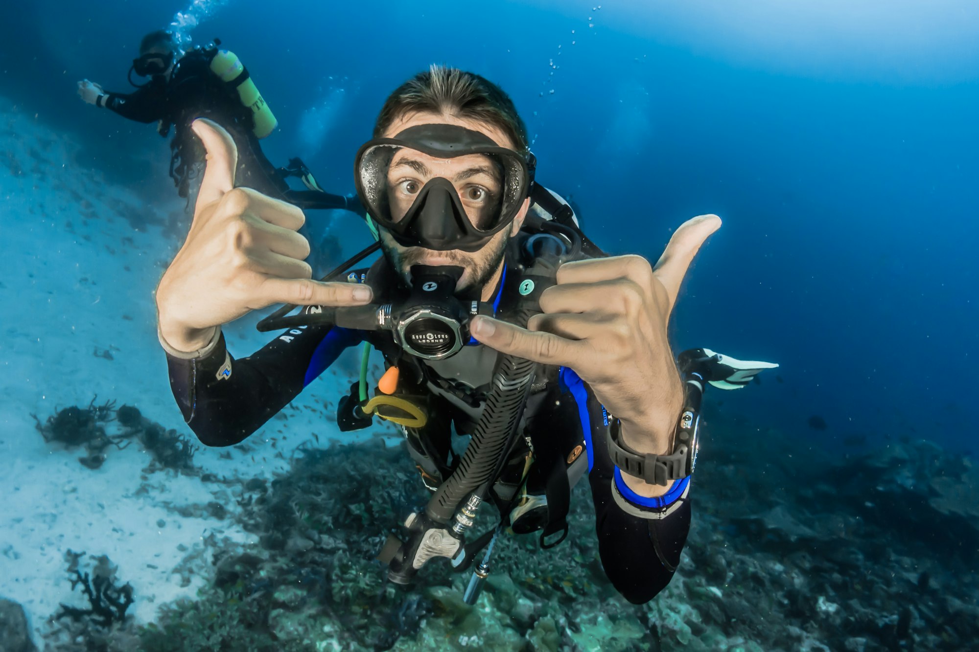 EXPLORE THE OCEANS AND SEAS WITH THE BEST SCUBA DIVING EQUIPMENT