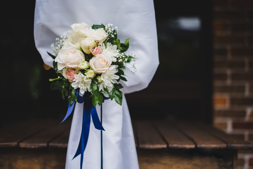 white petaled flowers bouquet