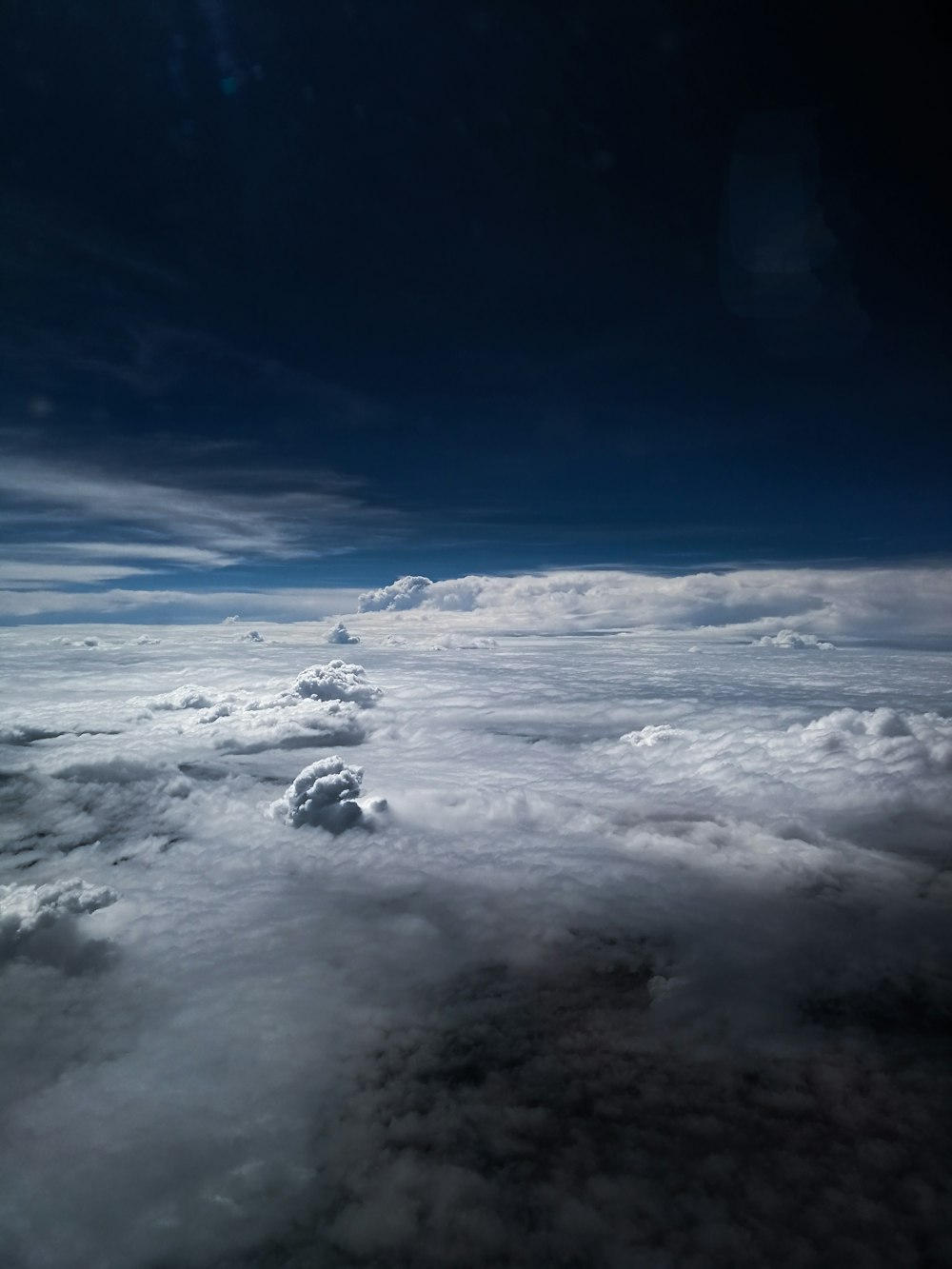 photographie aérienne de la mer de nuages