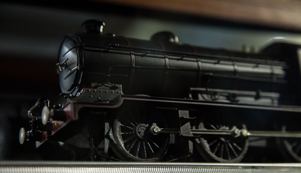 black train scale model
