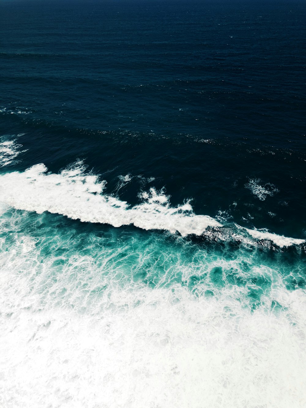 crashing sea waves during daytime