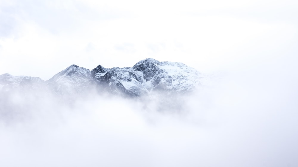 Schneeberg mit Wolken