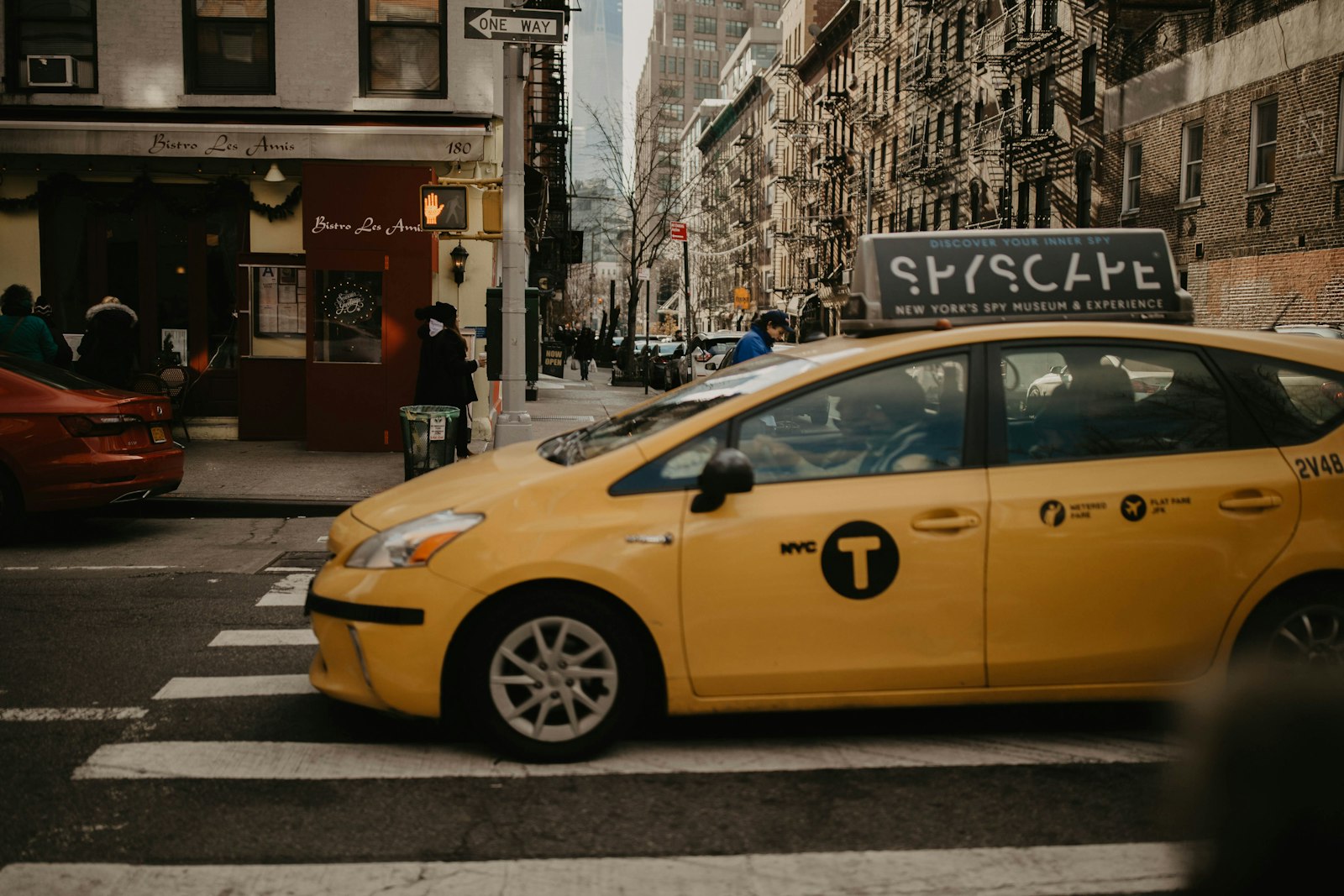 Canon EOS 6D + Canon EF 35mm F1.4L II USM sample photo. Yellow taxi photography
