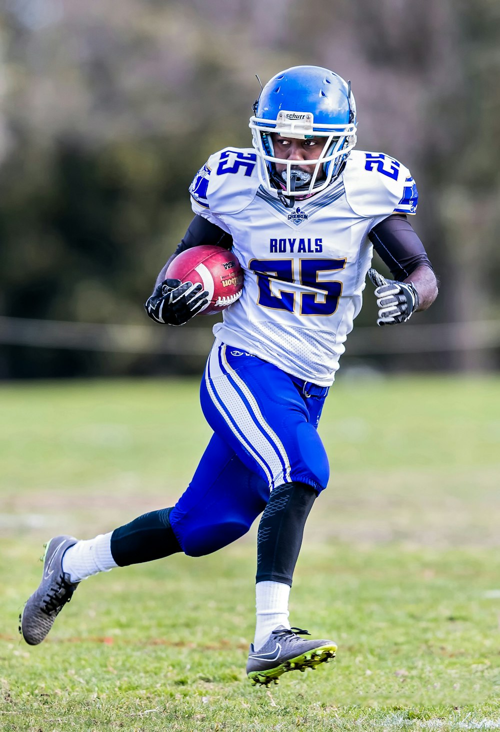 football player running while carrying football