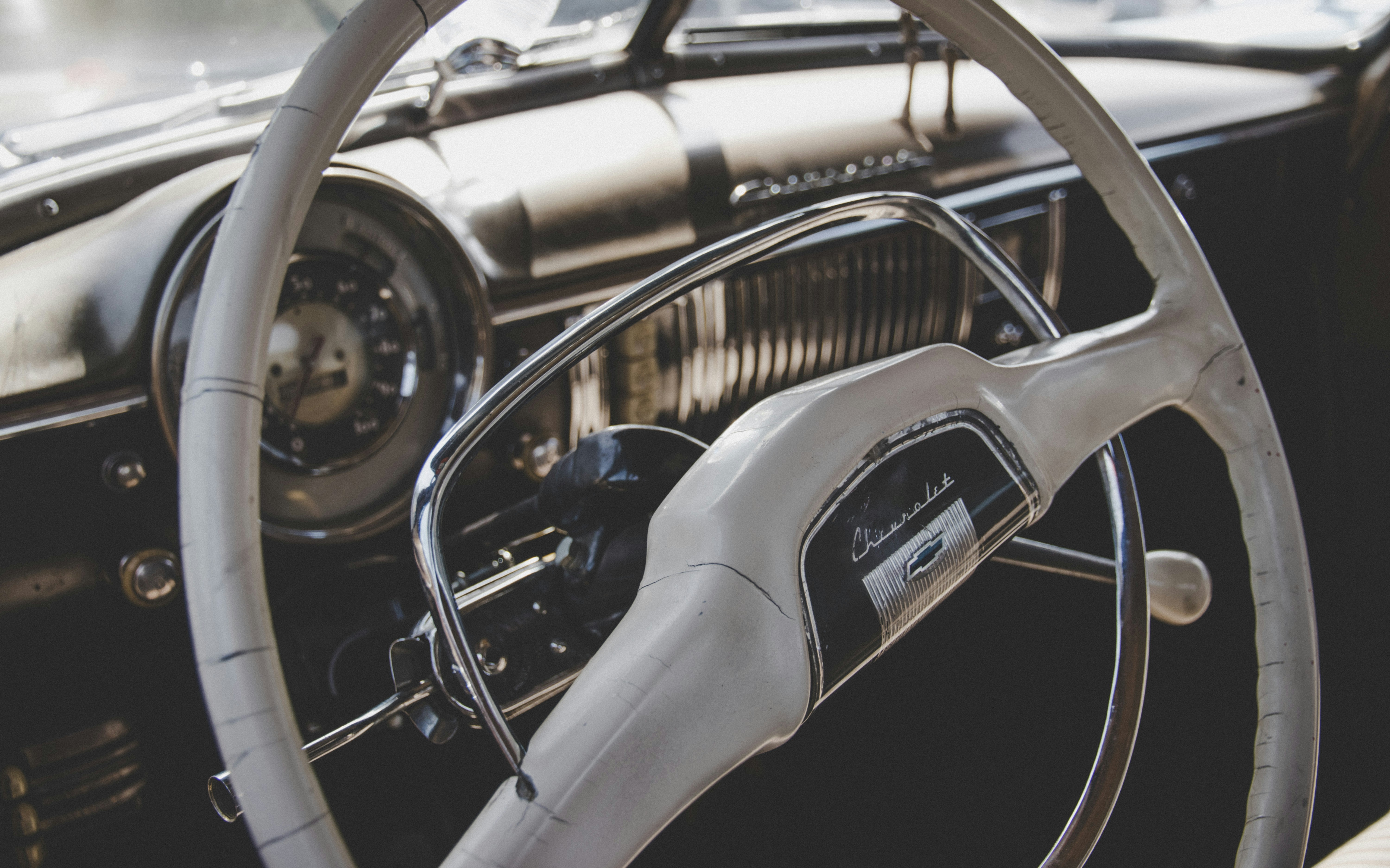 volante bianco del veicolo