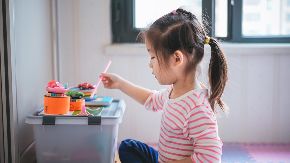 Extracurricular Activities for Kids: girl holding paint brush