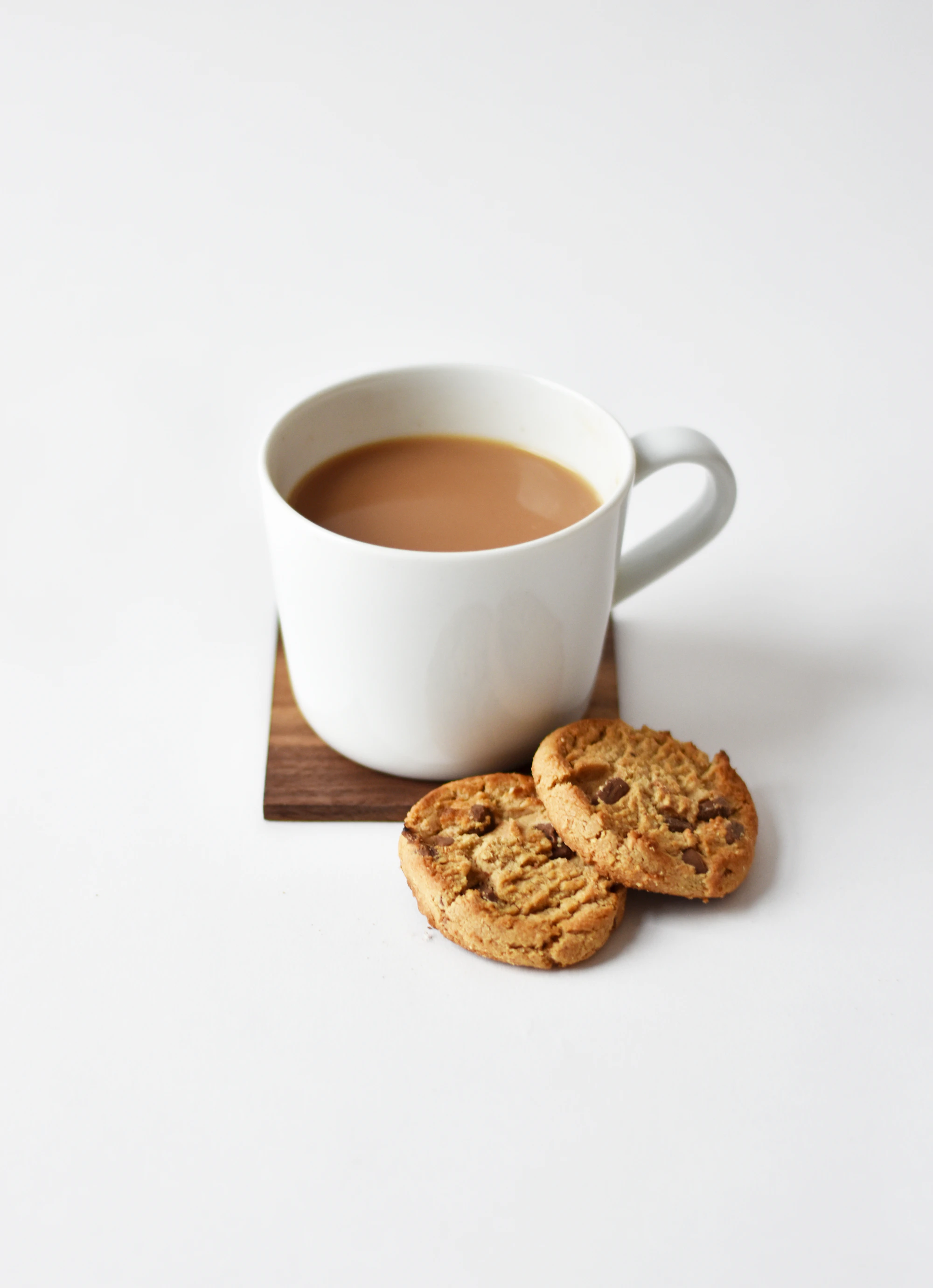 Loose leaf tea and a prepared cup of tea on a wooden table