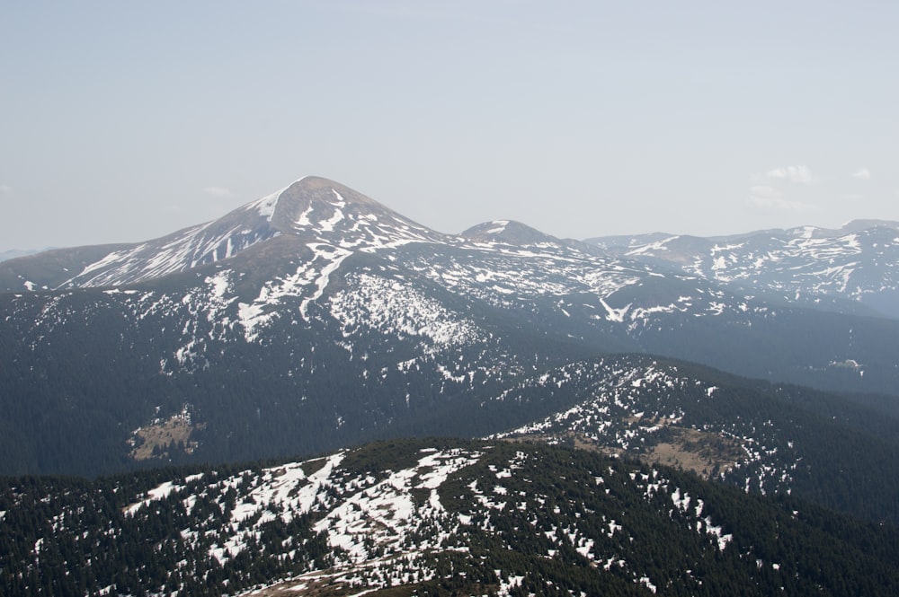 montañas verdes