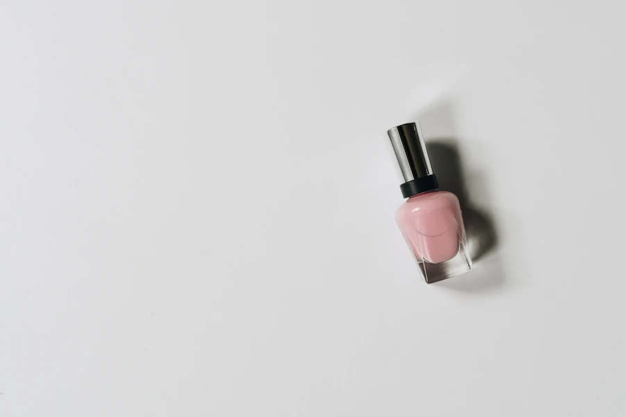 Babyboomer doux sur ongles ovales