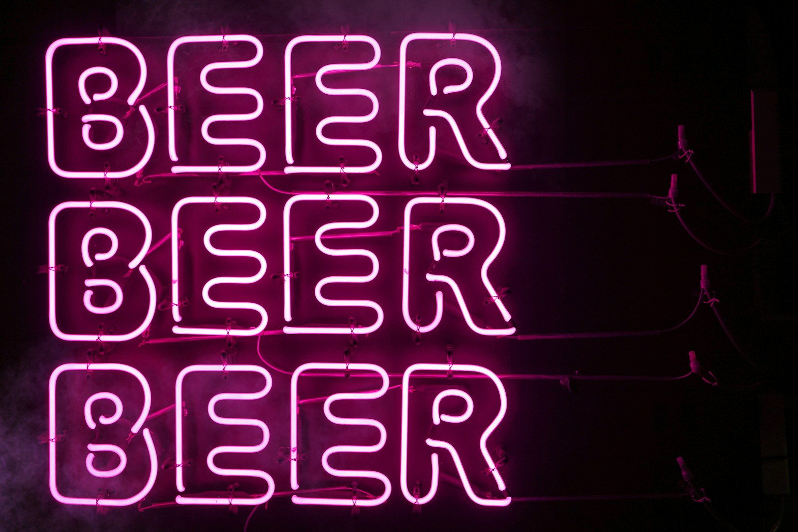 Sony a7R II + Sony Sonnar T* FE 35mm F2.8 ZA sample photo. Pink beer led signage photography
