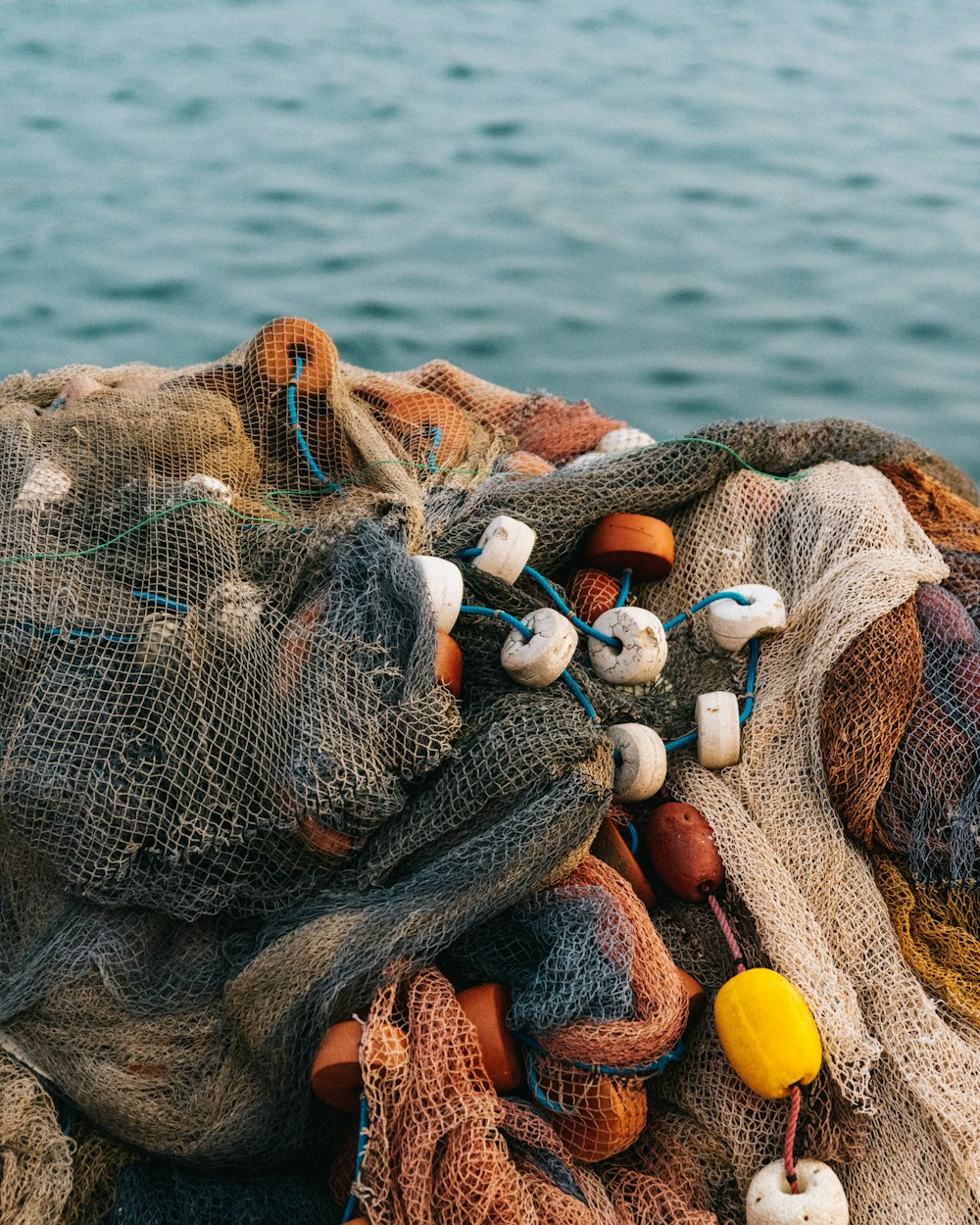 white and gray fish net