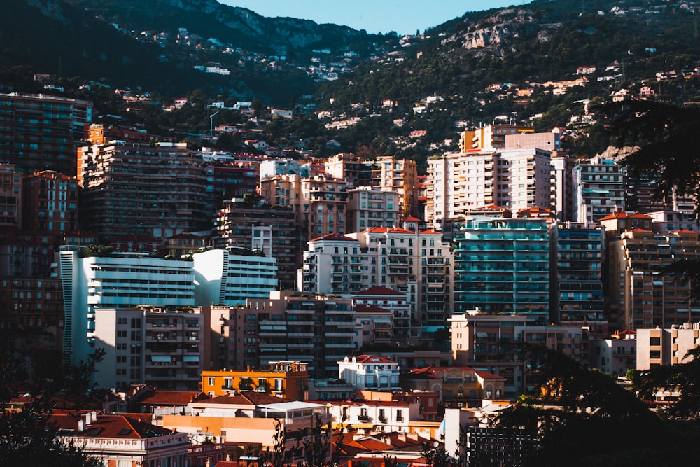 fotografia de alto ângulo de edifícios altos