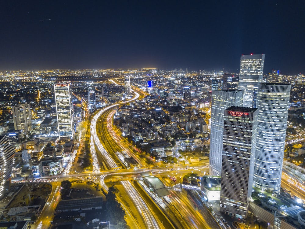 ciudad durante la noche