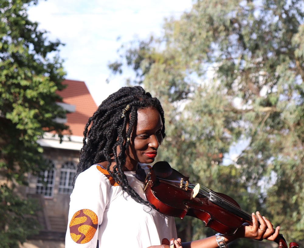 woman in white playing violin