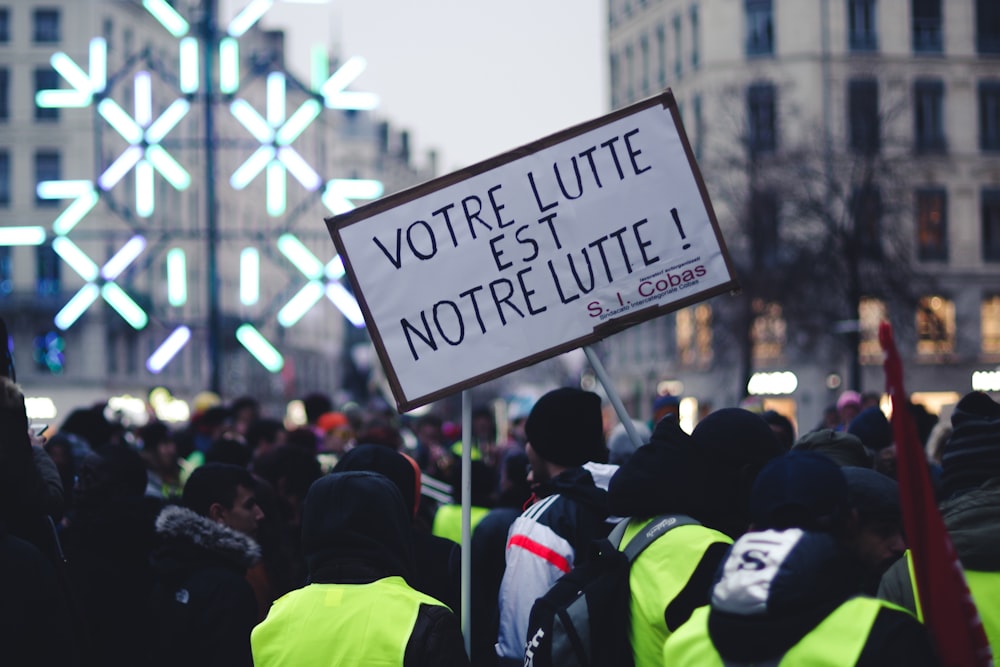 Votre Lutte Est Notre Lutte! póster