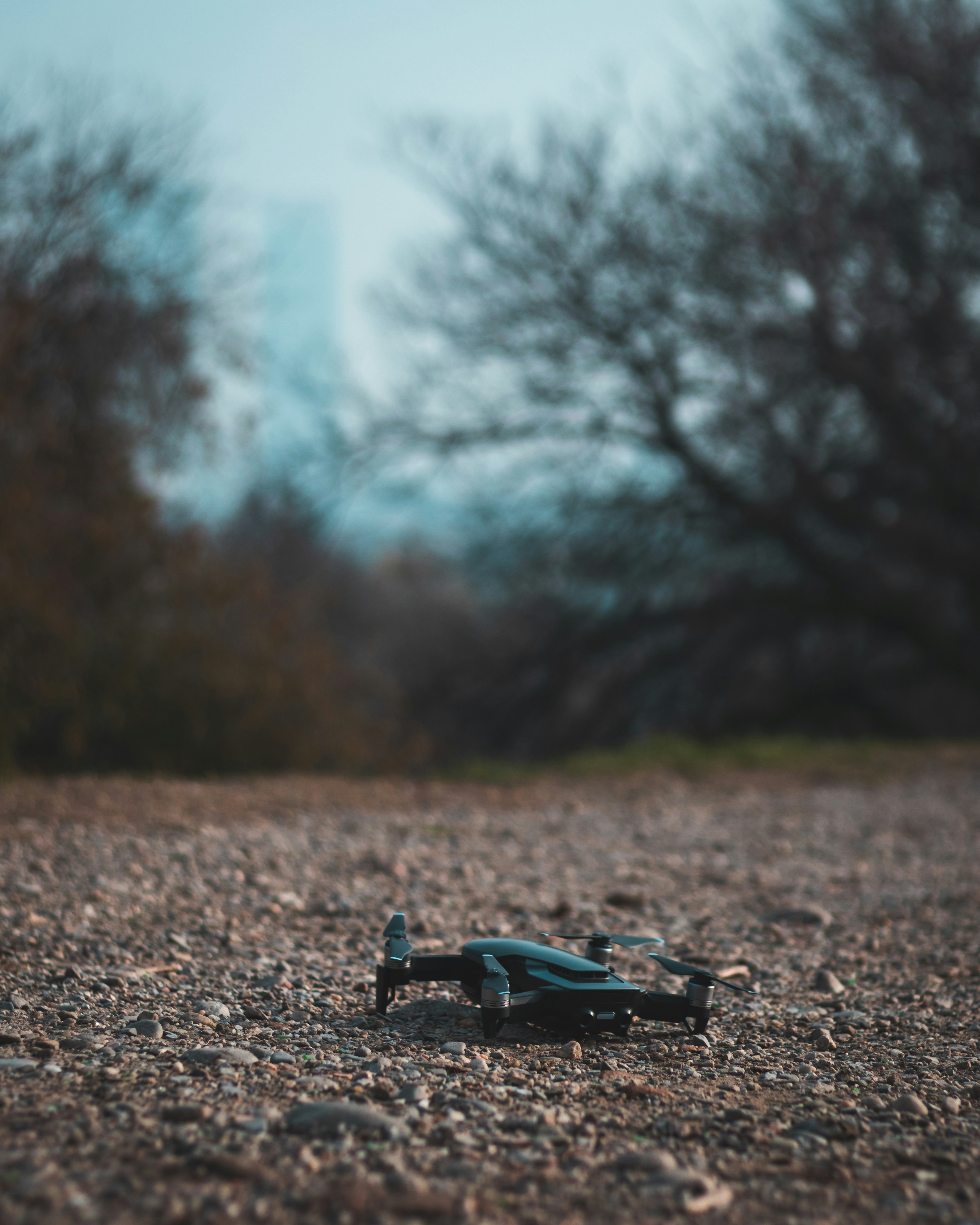 drone nero sul campo