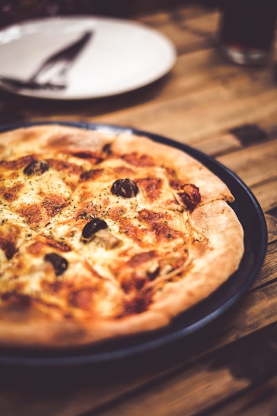 Heritage Steel Round Pizza Pan (Detroit-style, 10x14 inch)