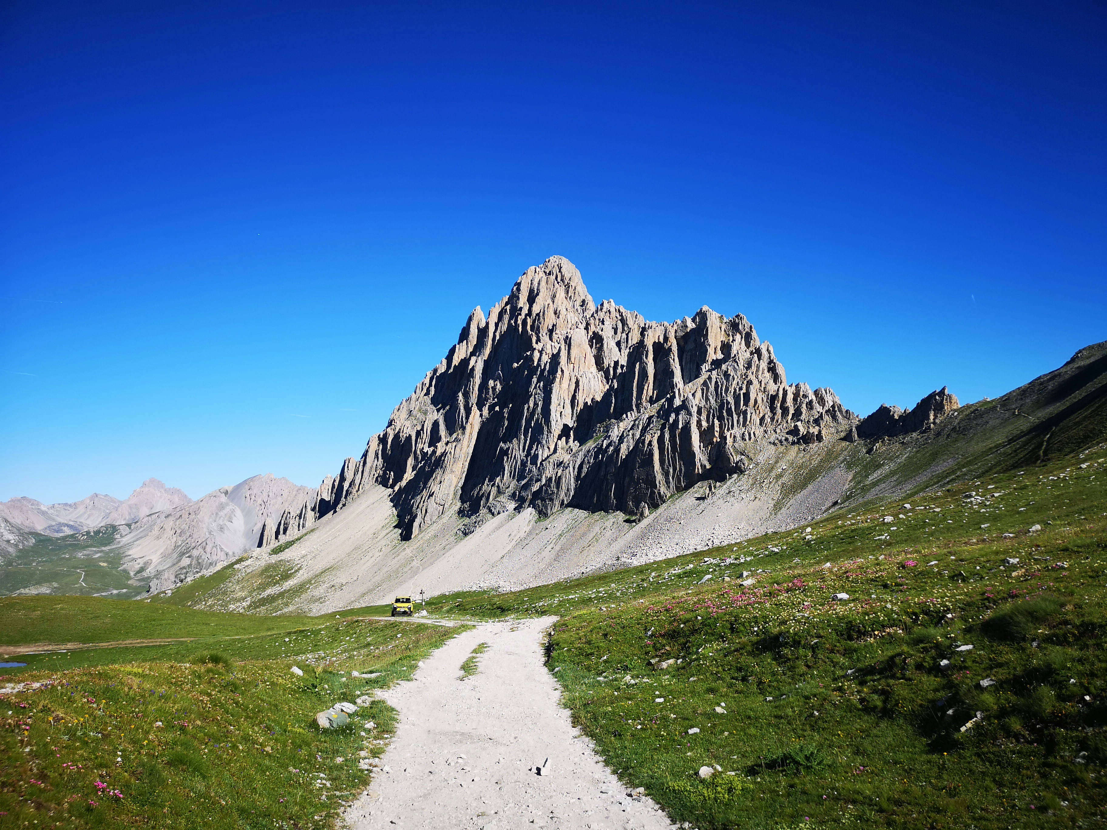 Пику азорские острова. Мадейра пику руйву. Пик ожд казбек. Горы мёхян. Пик.
