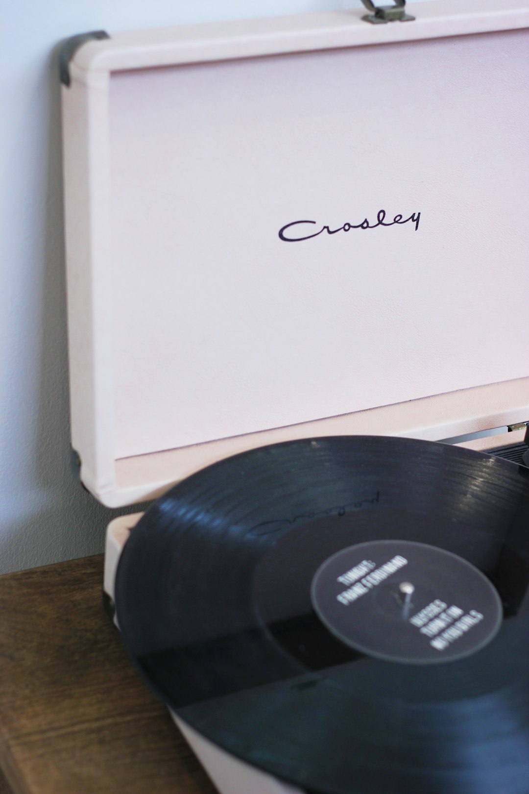 1 Crosley vinyl disc