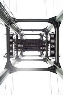 Close-up of a sturdy metal framework installed by Crasmetal under a clear blue sky.