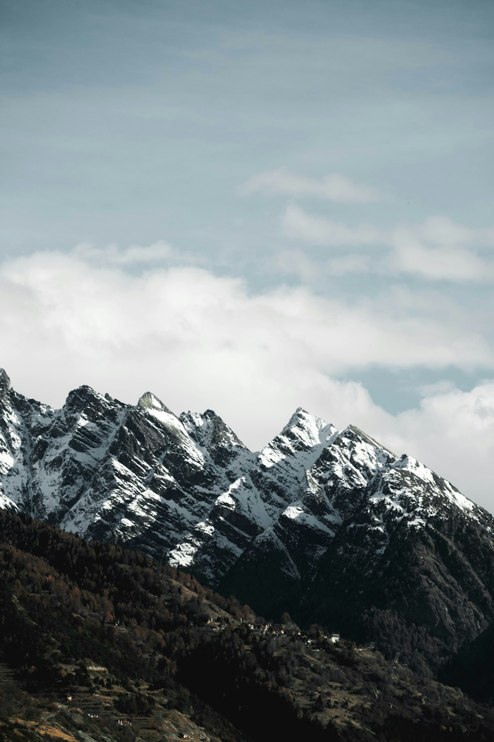 montagnes glaciaires pendant la journée