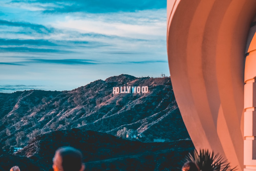 Letrero de Hollywood en la montaña
