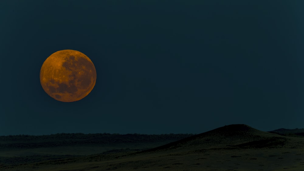 moon and dessert