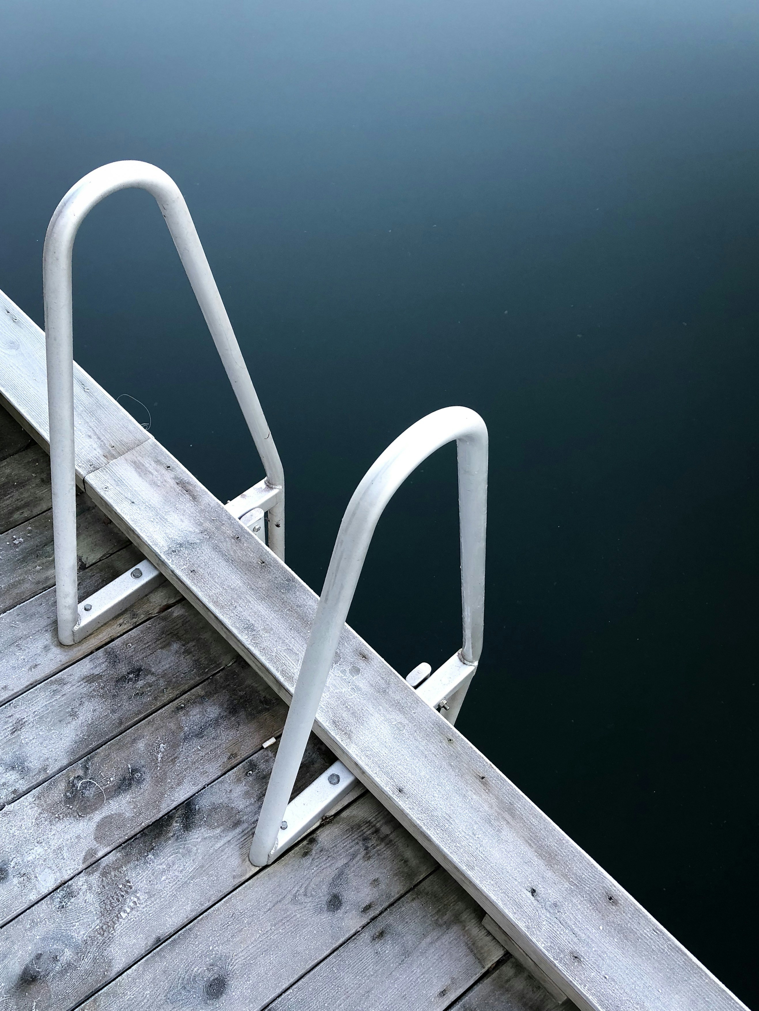 White metal ladder photo Free Grey Image on Unsplash