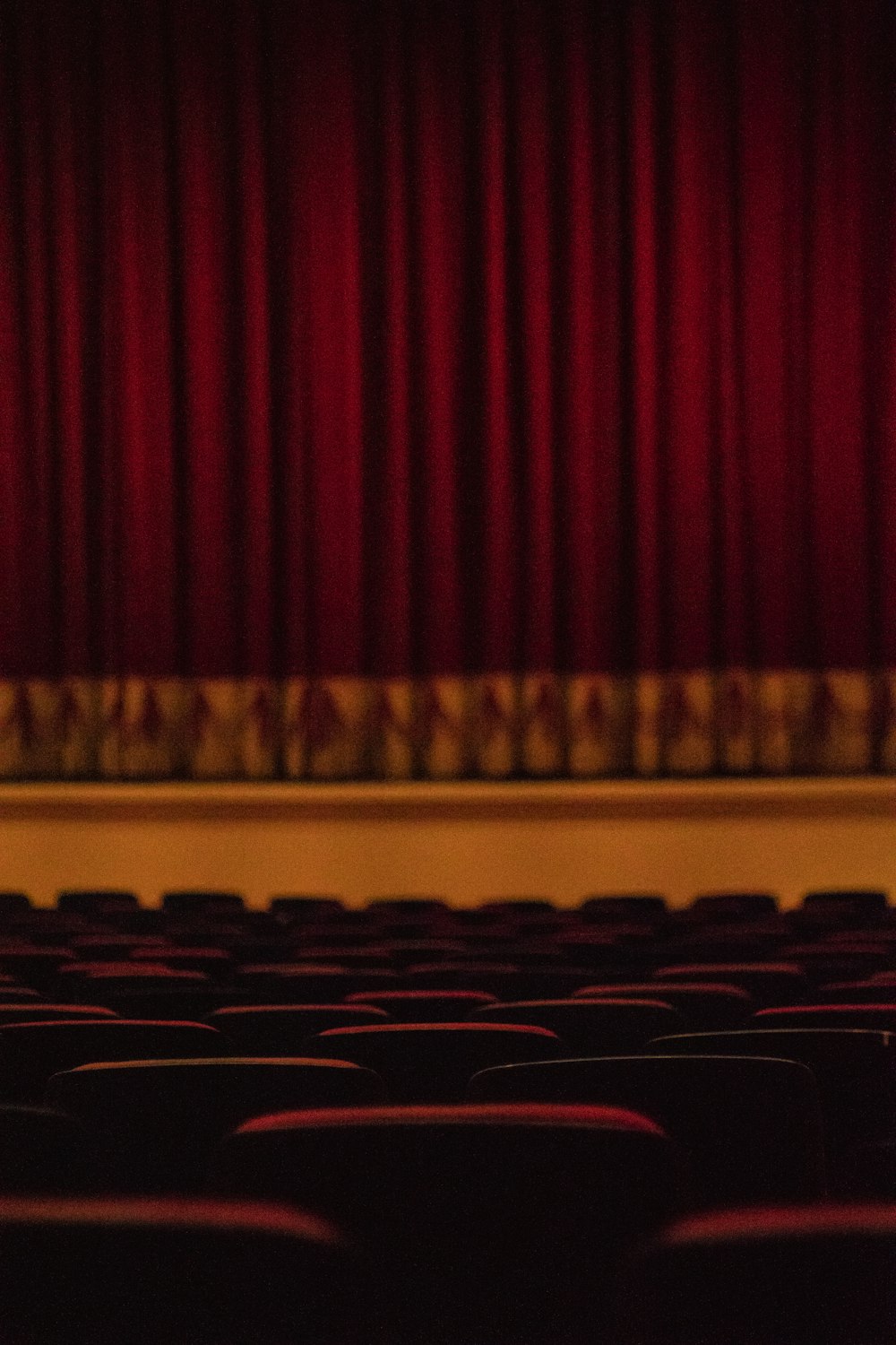 Sièges de théâtre vides