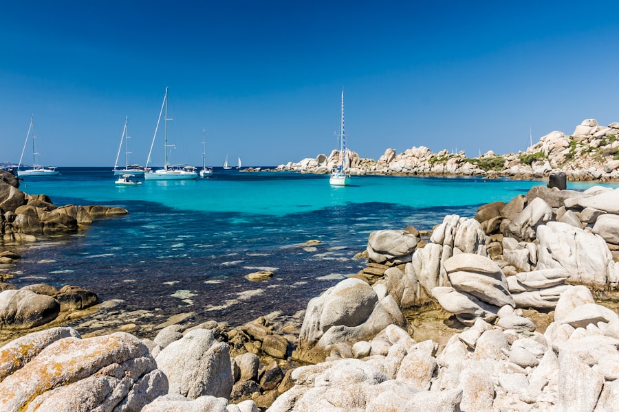 Îles Lavezzi, eaux turquoise et granit, Corse du Sud