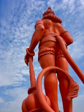 A powerful illustration of Sun Go Kong lifting a massive golden staff.