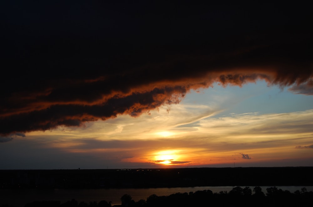 horizonte durante la puesta de sol