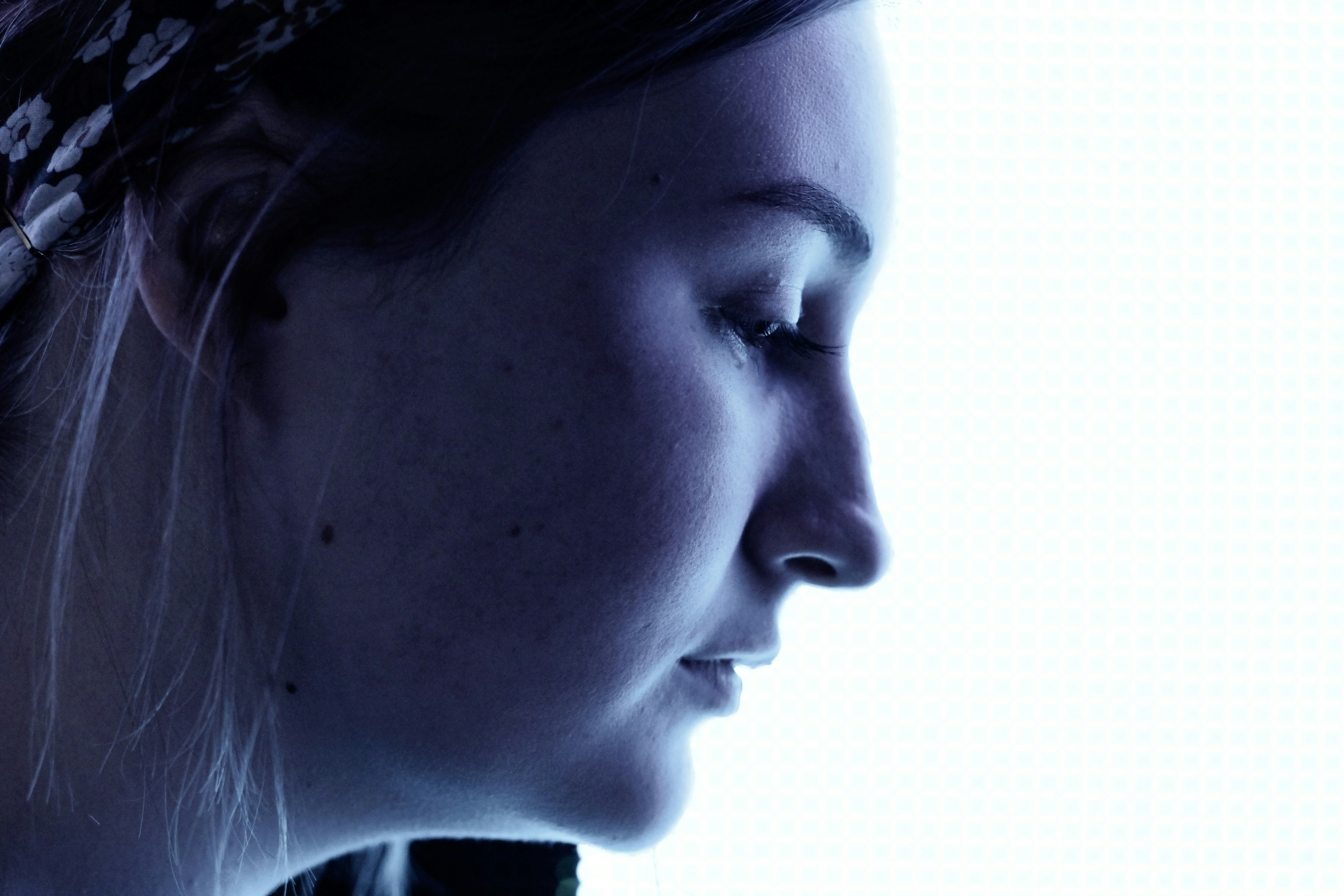 Картинки взрослых женщин в профиль. Силуэт головы. Женщина средних лет в профиль. Силуэт женского лица. Лицо человека в профиль.