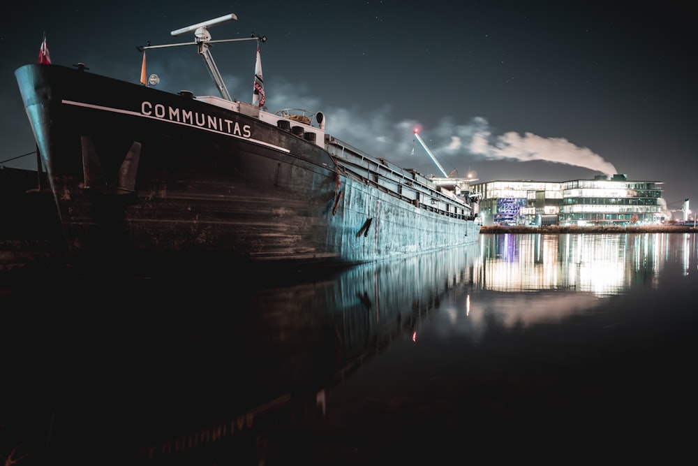 gray Communitas ship on focus photography