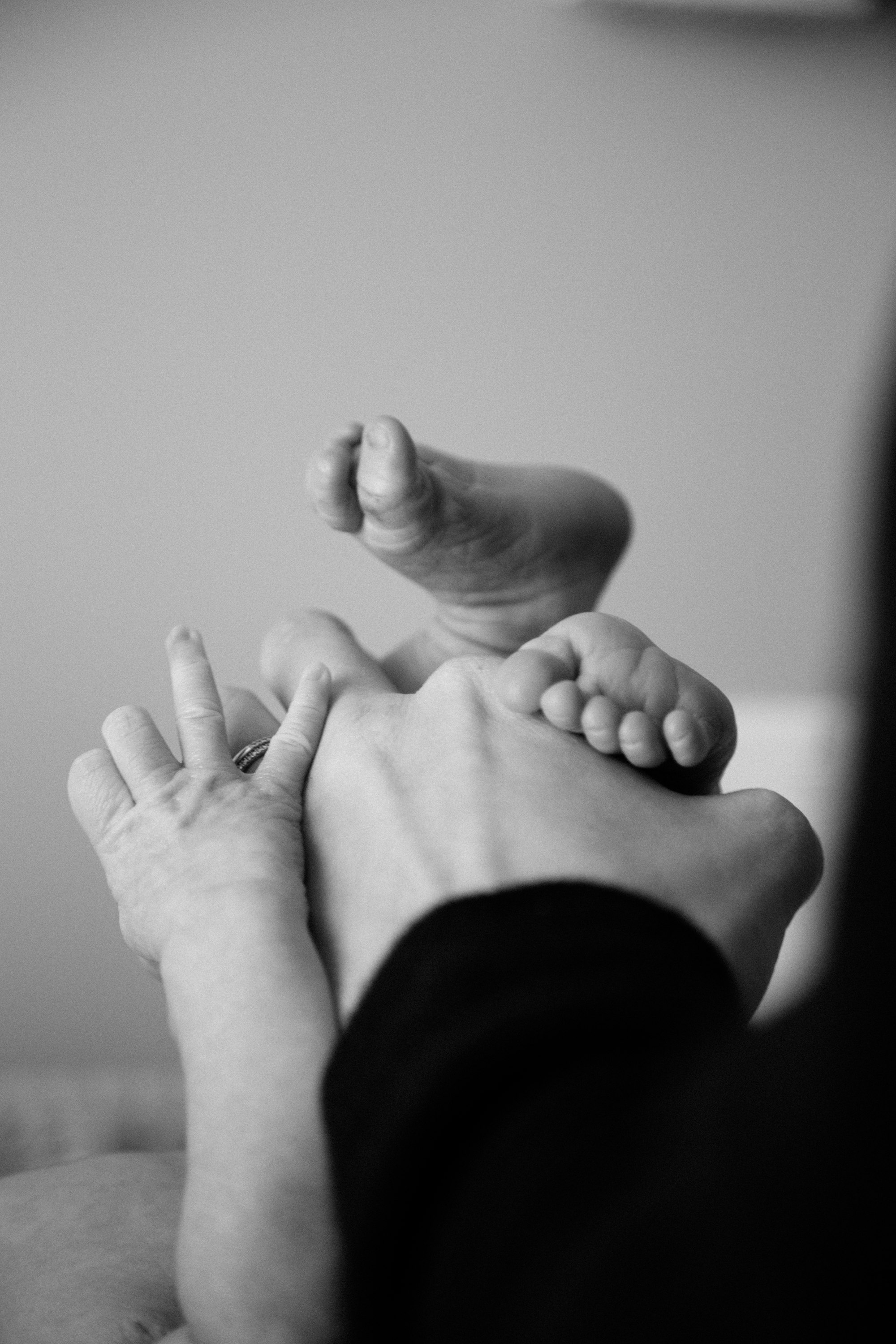 baby feet, baby hands, black and white