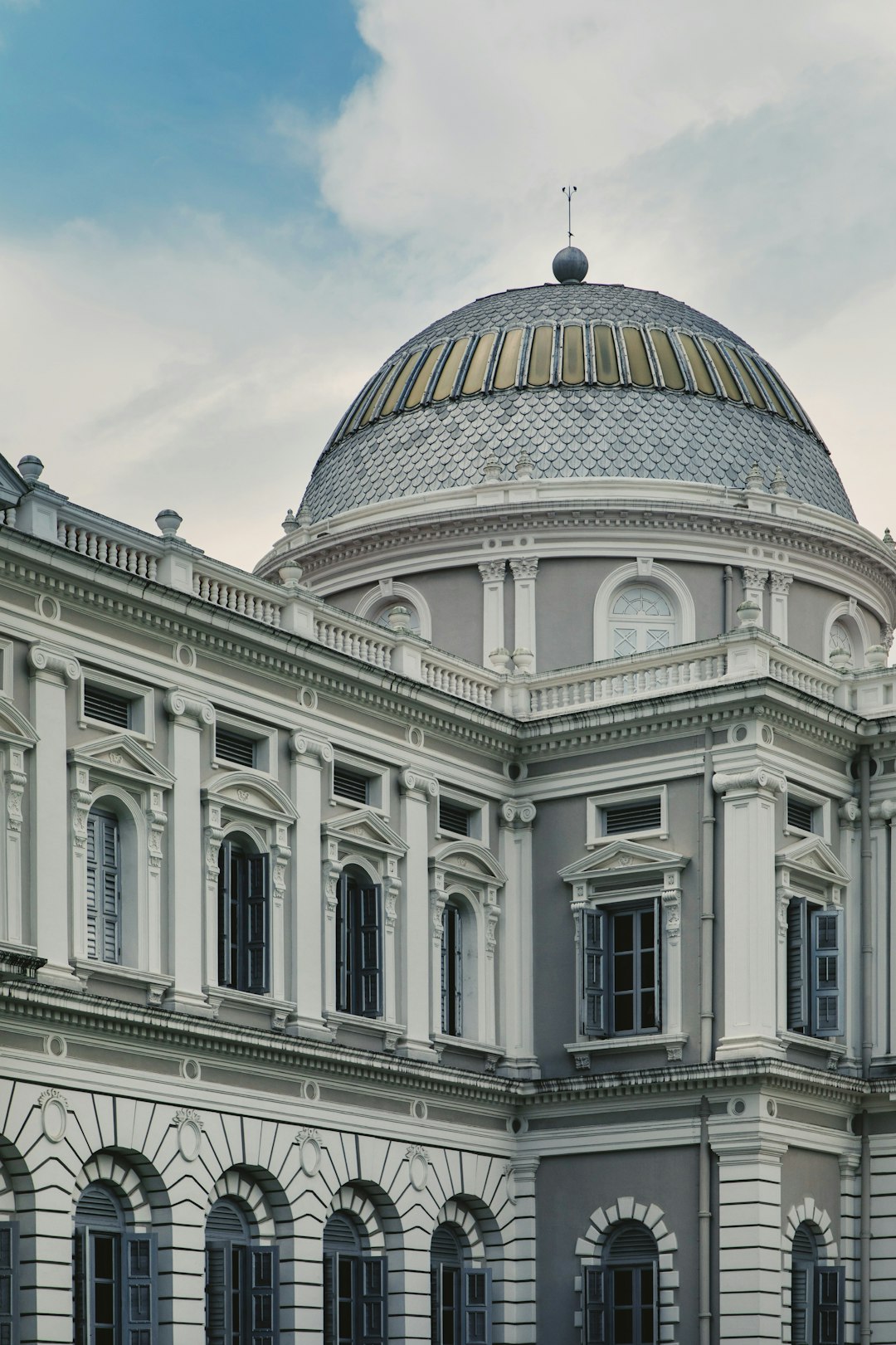 dome building under cloudy sky