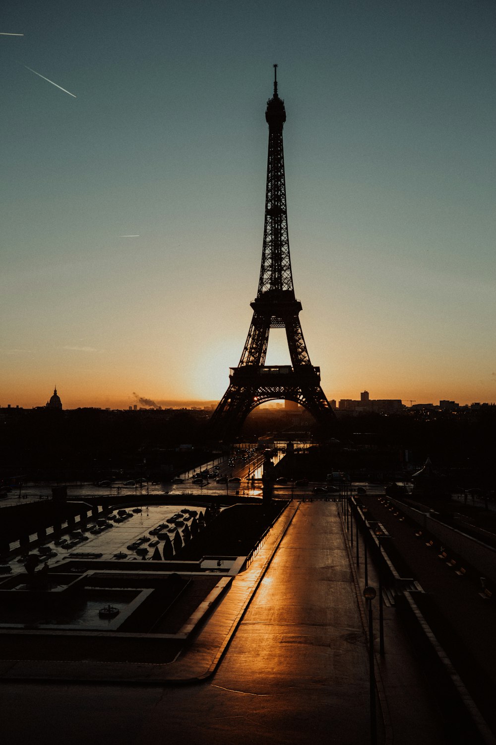 Torre Eiffel durante il tramonto