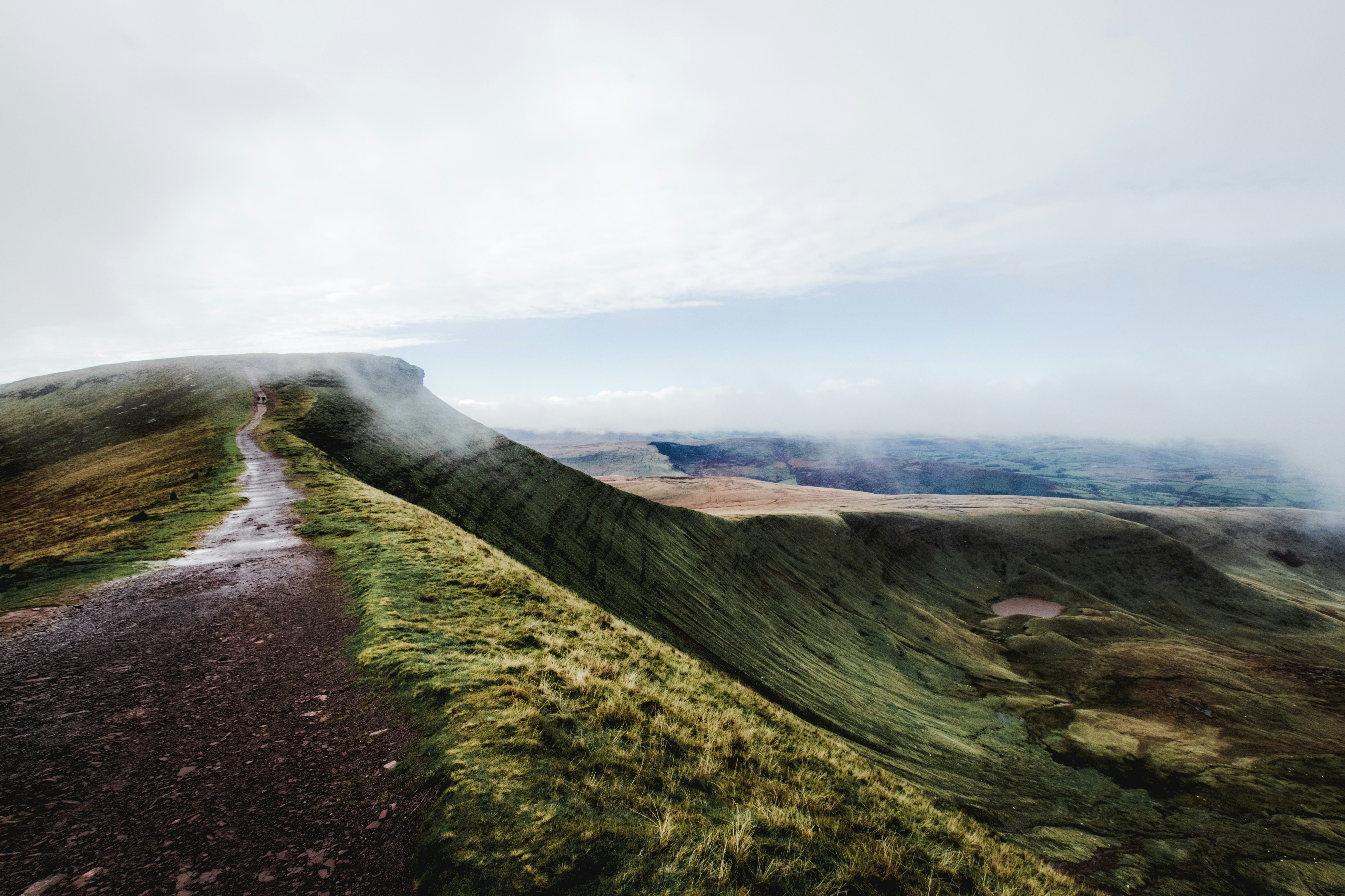 Green mountain under white sky during daytime - null wallpaper in 5472x3648 resolution