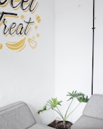 Cozy corner with plants and comfortable seating in the coworking area.