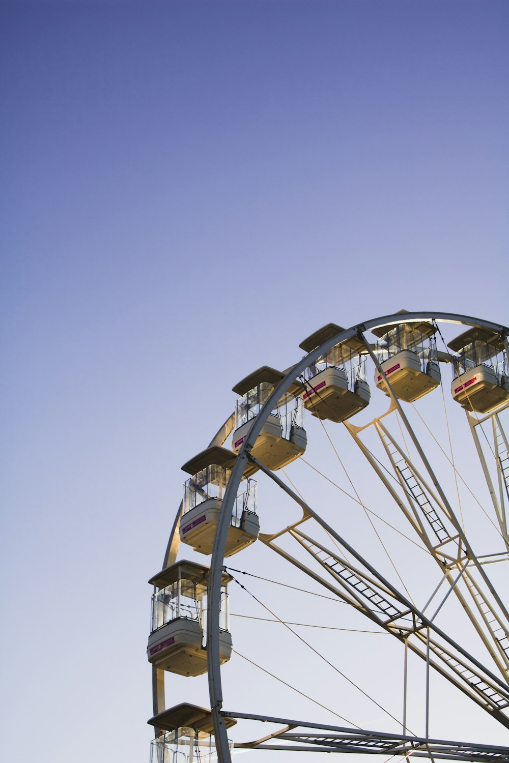 white ferries wheel during daytime