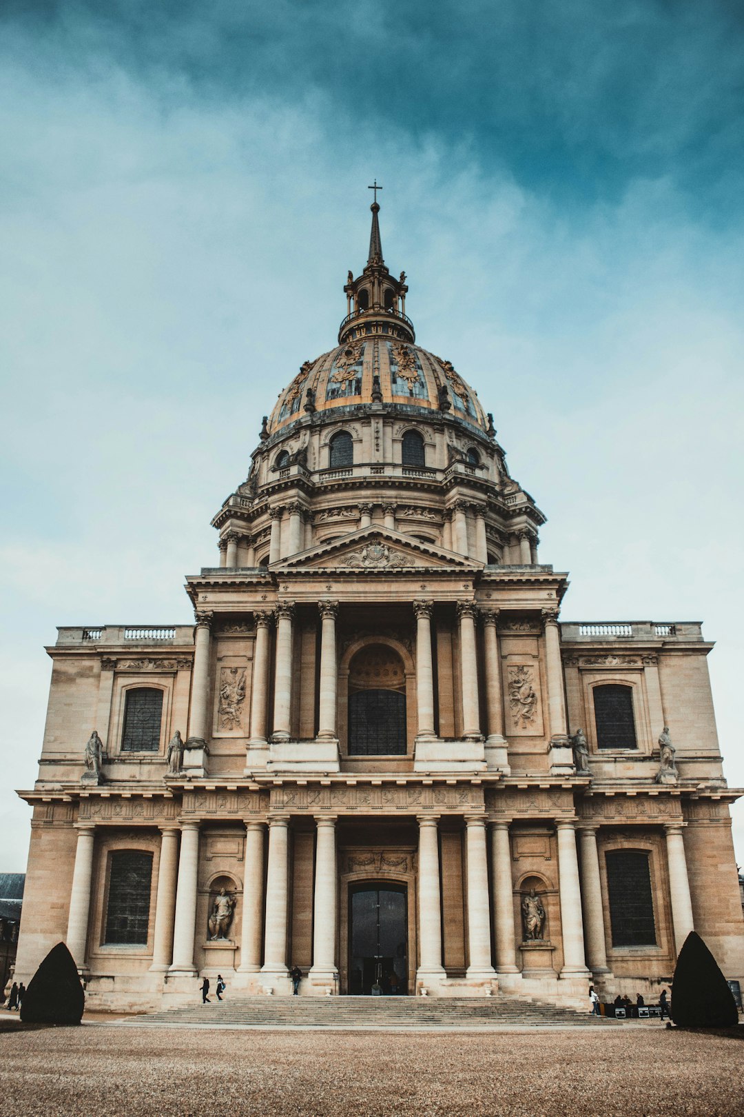 brown concrete dome building