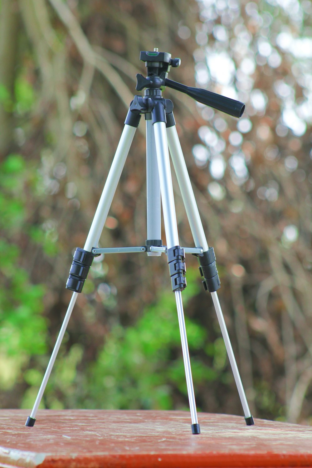 grey and black camera tripod