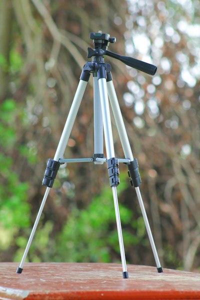 Flyrivergo Rotating Display Stand with LED