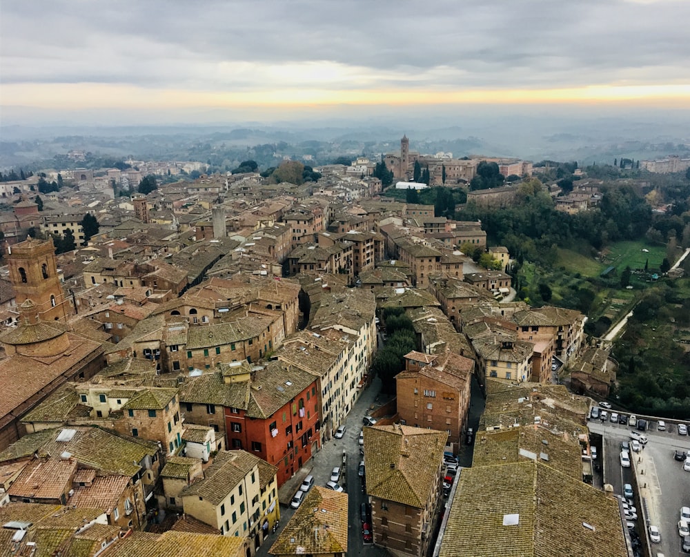 photographie aérienne de Sienne en Italie pendant la journée