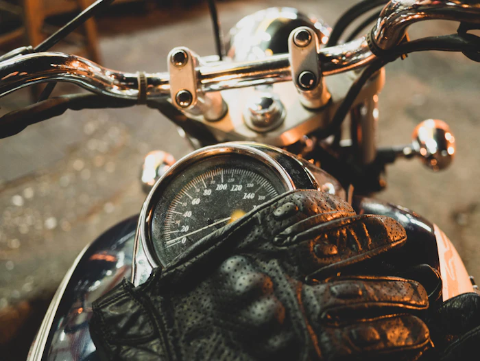 Racing gloves with knuckle guard