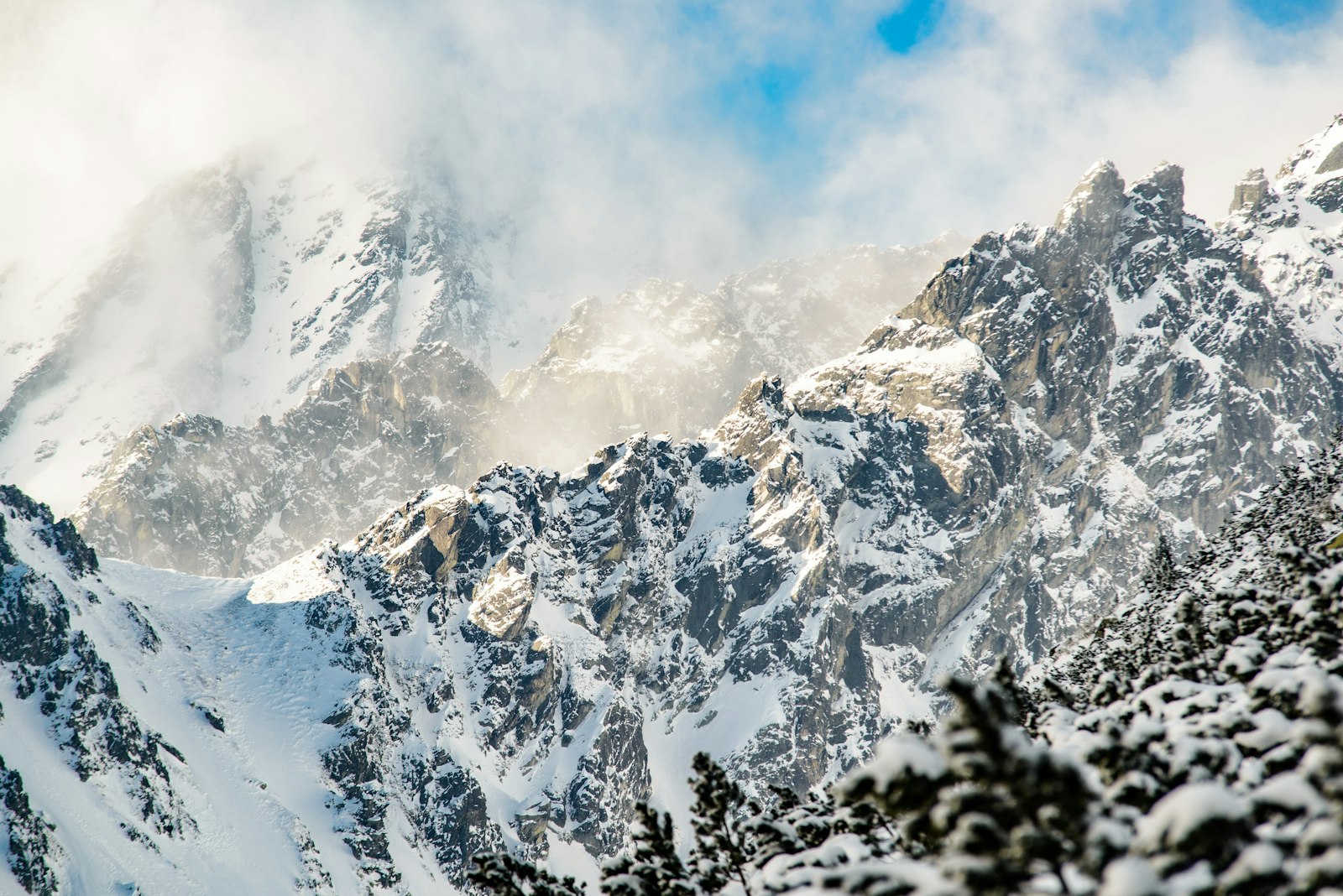 Nikon D600 + Sigma 70-200mm F2.8 EX DG Macro HSM II sample photo. Snowy mountain peak photography