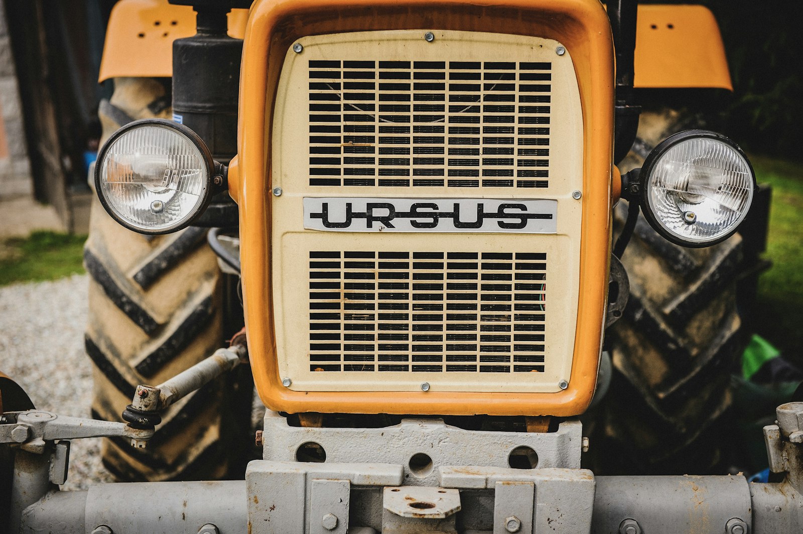 Nikon D700 + Nikon AF-S Nikkor 24-70mm F2.8G ED sample photo. Yellow ursus tractor photography