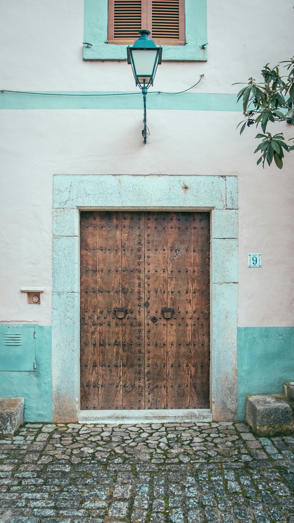 porta de madeira marrom