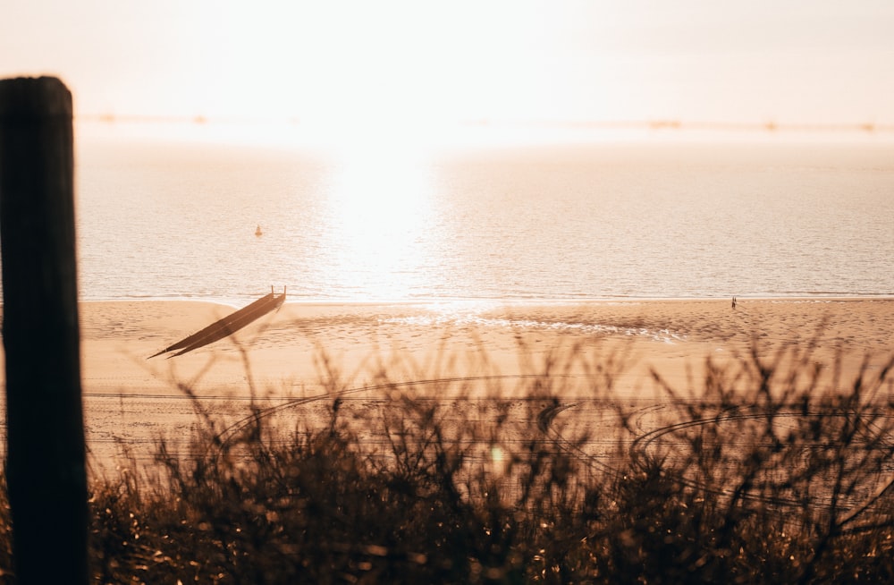 acqua di mare e sabbia della spiaggia al tramonto