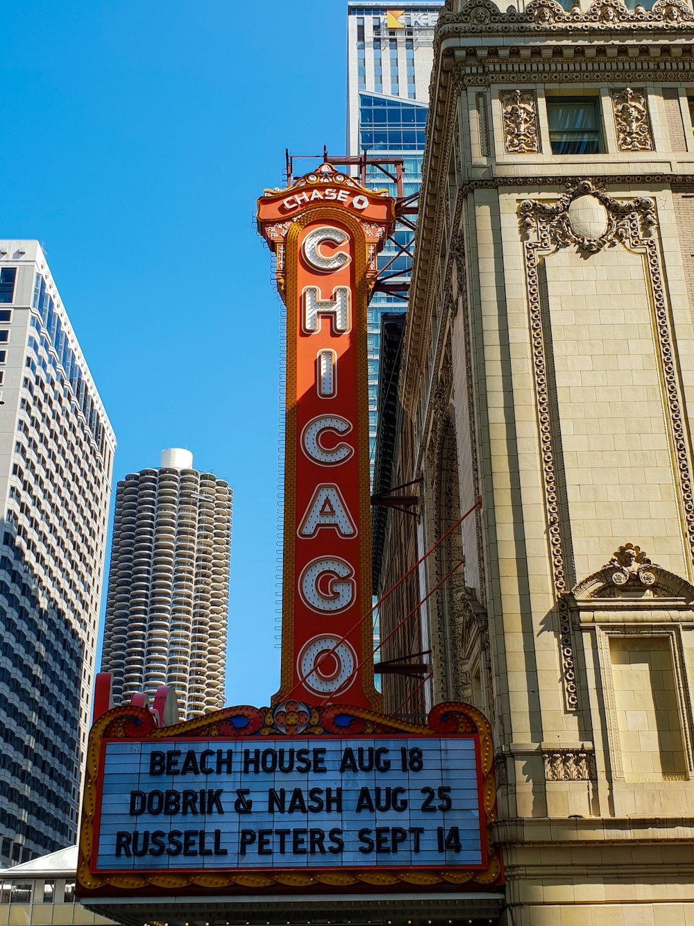 Chicago signage beside gray building